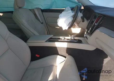 2022 Volvo Xc60 B5 Inscription z USA, uszkodzony, nr VIN YV4L12DL5N1905486